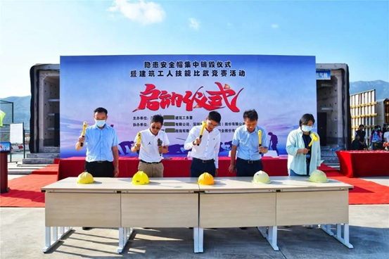 佳保安全协助某工务署举办隐患安全帽销毁仪式暨建筑工人技能比武竞赛活动