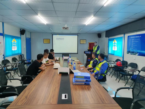 北京佳保对某司开展二季度大型设备安全检查