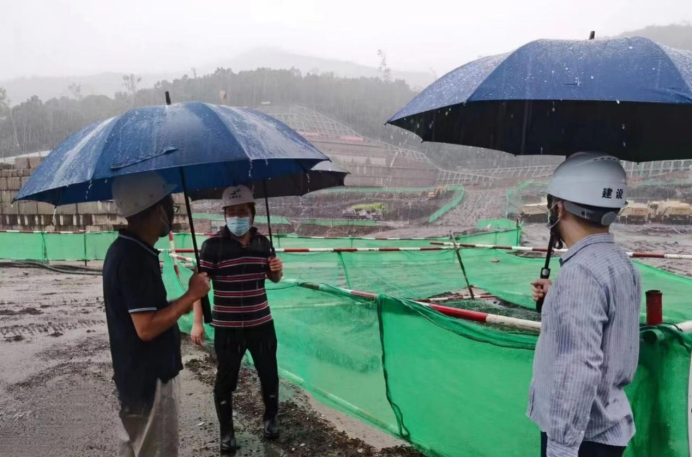 佳保协同深圳某局领导开展汛期防控检查