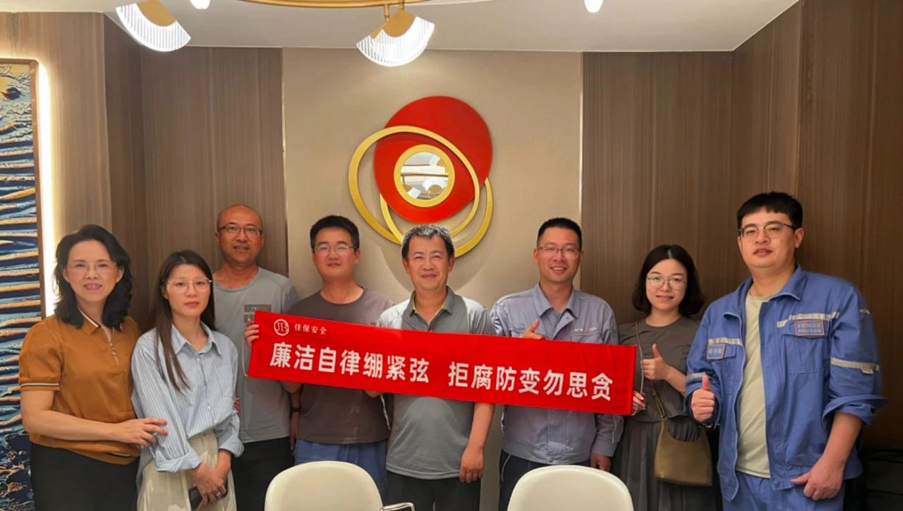 公司领导走访慰问外派员工