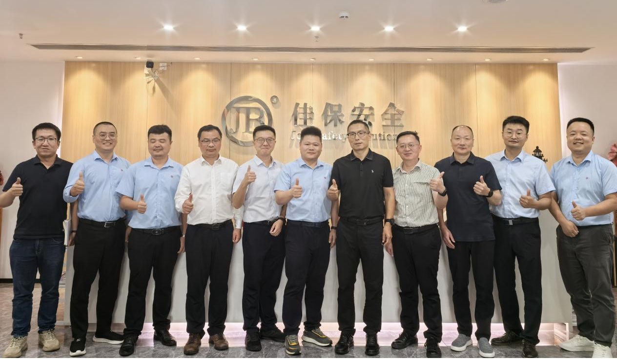 安方电力副总经理郭伟一行来我司交流学习