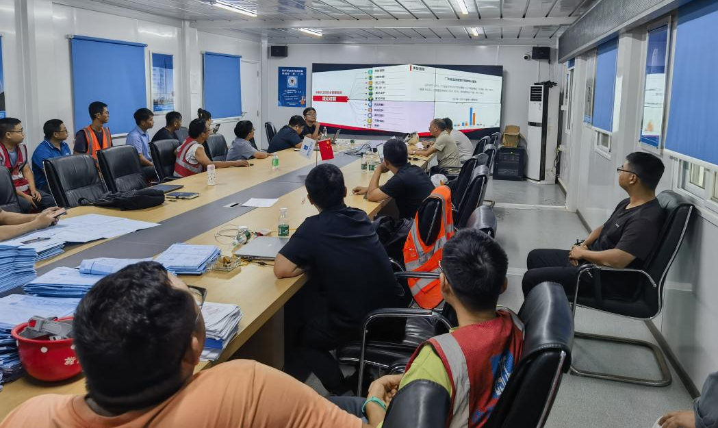 佳保安全组织开展爬架专项检查 充分展现专业硬实力